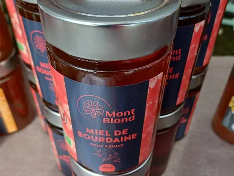 Pots de miel de bourdaine avec nouvelle étiquette